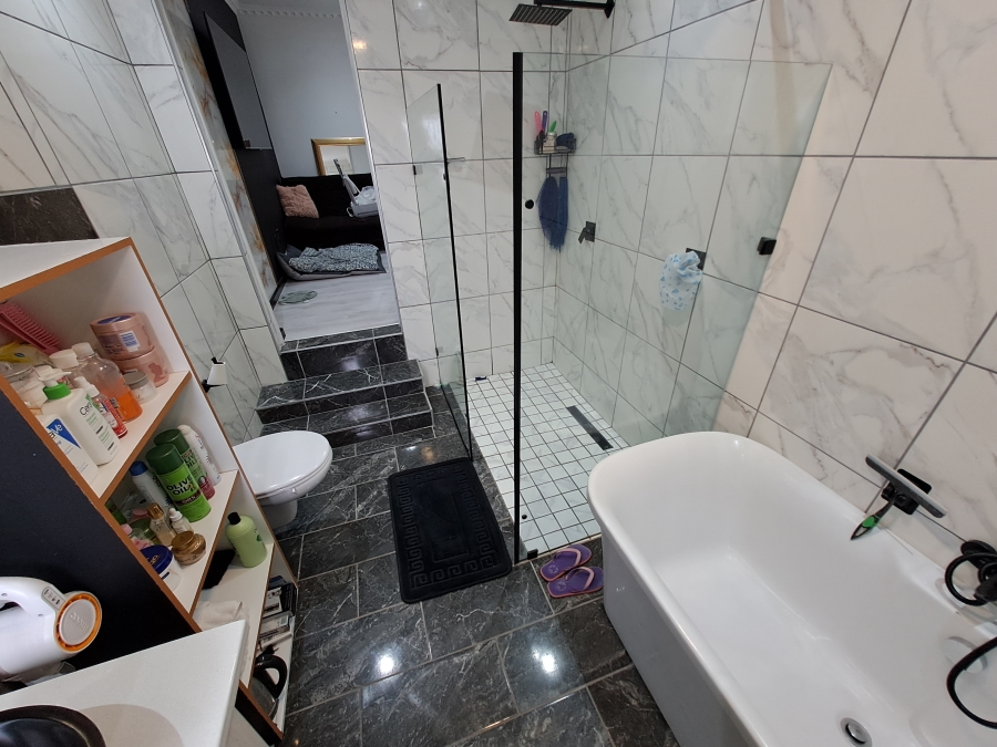 4 Bedroom Property for Sale in Britannica Heights Western Cape